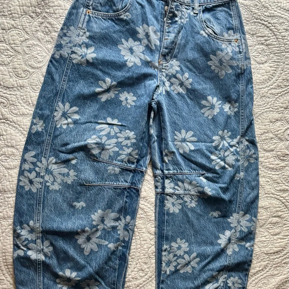 Free People We The Free Good Luck Printed Barrel Jean - Picture 3 of 5